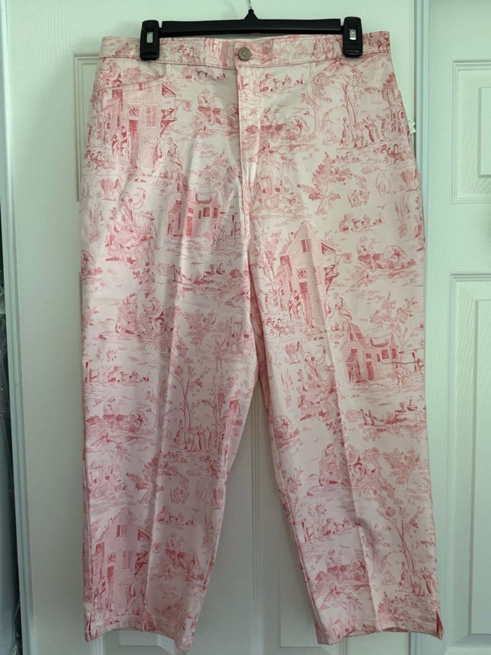 NWT bill blass Pink Toile Capri Pants